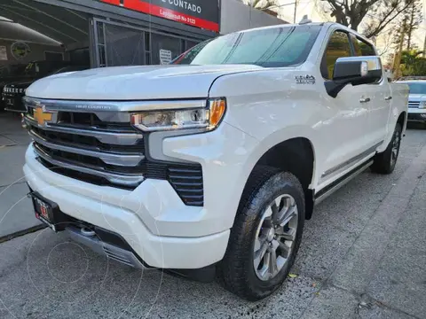 Chevrolet Cheyenne 5.3L High Country usado (2023) color Blanco precio $2,989,900