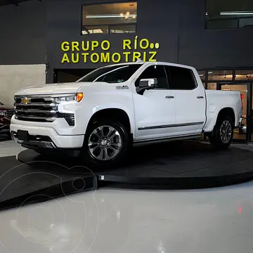 Chevrolet Cheyenne 6.2L High Country usado (2023) color Blanco precio $1,170,000