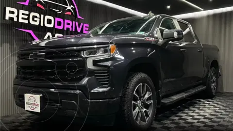 Chevrolet Cheyenne RST CD usado (2022) color Gris Grafito financiado en mensualidades(enganche $179,900 mensualidades desde $20,763)