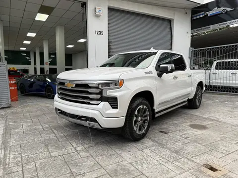 Chevrolet Cheyenne 6.2L High Country usado (2023) color Blanco precio $1,094,000