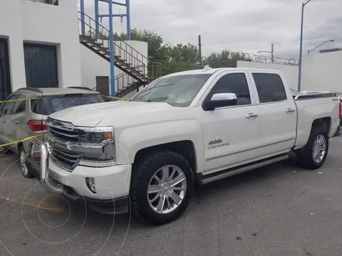 Chevrolet Cheyenne Cabina Doble High Country 4X4 usado (2018) color Blanco financiado en mensualidades(enganche $130,000 mensualidades desde $14,450)