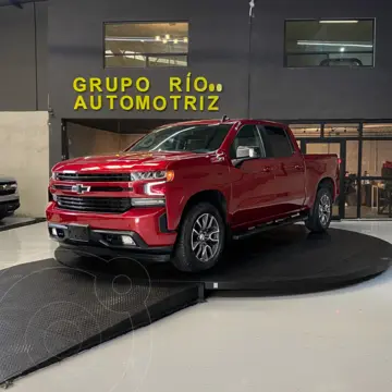 Chevrolet Cheyenne Cabina Doble RST 4X4 usado (2019) color Rojo financiado en mensualidades(enganche $80,728 mensualidades desde $17,020)