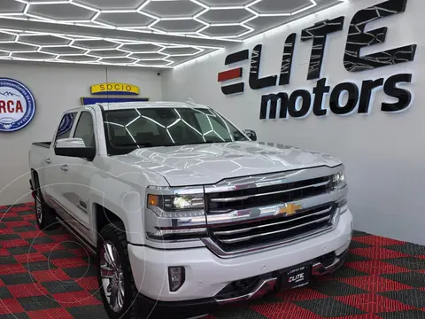 Chevrolet Cheyenne 2500 4x4 Doble Cab High Country usado (2018) color Blanco precio $584,900