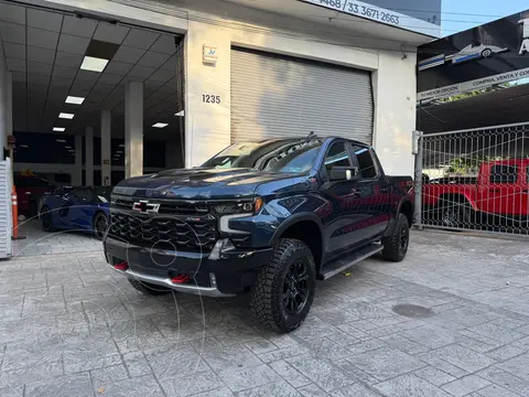 Chevrolet Cheyenne ZR2 usado (2022) color Azul precio $1,199,000