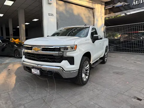 Chevrolet Cheyenne LT 4X4 usado (2023) color Blanco financiado en mensualidades(enganche $168,000 mensualidades desde $24,321)