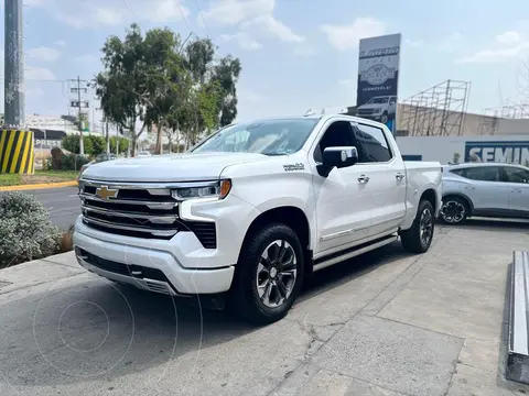 Chevrolet Cheyenne 2500 4x4 Doble Cab High Country usado (2024) color Blanco precio $1,198,000