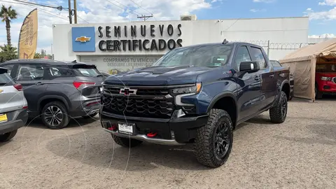 foto Chevrolet Cheyenne ZR2 usado (2023) color Azul Oscuro precio $1,200,000