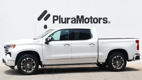 Chevrolet Cheyenne 6.2L High Country usado (2023) color Blanco financiado en mensualidades(enganche $254,980 mensualidades desde $21,725)