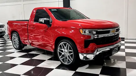 Chevrolet Cheyenne LT 4X2 usado (2023) color Rojo Lava financiado en mensualidades(enganche $262,500 mensualidades desde $19,100)