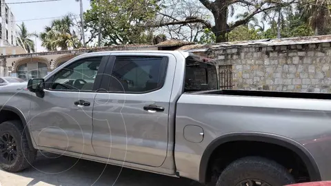 Chevrolet Cheyenne ZR2 usado (2023) color Gris precio $1,130,900
