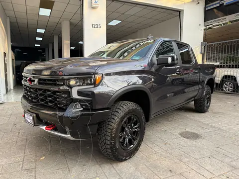 Chevrolet Cheyenne ZR2 usado (2023) color Negro precio $1,118,000