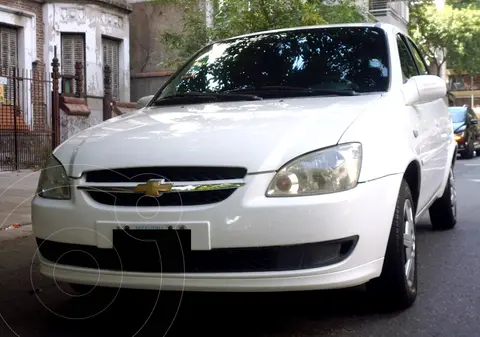 foto Chevrolet Classic 4P LS usado (2015) color Blanco precio $2.790.000