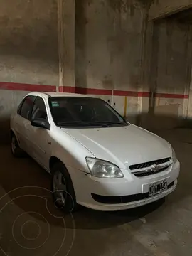 Chevrolet Classic 4P LT usado (2011) color Blanco precio $6.000.000