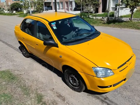 Chevrolet Classic 4P LS usado (2011) color Amarillo precio $5.500.000