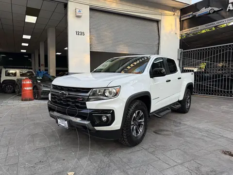 Chevrolet Colorado Z71 4x4 usado (2022) color Blanco financiado en mensualidades(enganche $132,000 mensualidades desde $19,405)