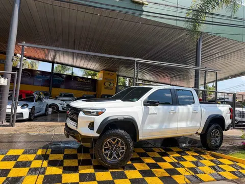 Chevrolet Colorado Z71 usado (2025) color Blanco precio $998,000