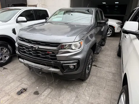 Chevrolet Colorado Z71 4x4 usado (2022) color Gris financiado en mensualidades(enganche $140,000 mensualidades desde $19,985)