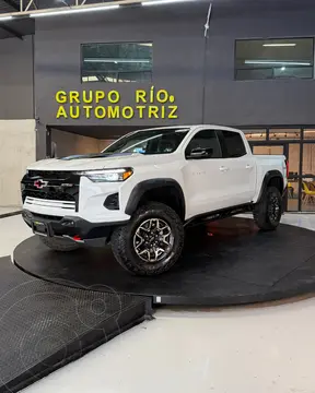 Chevrolet Colorado ZR2 usado (2024) color Blanco financiado en mensualidades(enganche $133,402 mensualidades desde $28,126)