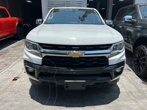 Chevrolet Colorado LT 4x4 usado (2021) color Blanco financiado en mensualidades(enganche $124,000 mensualidades desde $17,940)