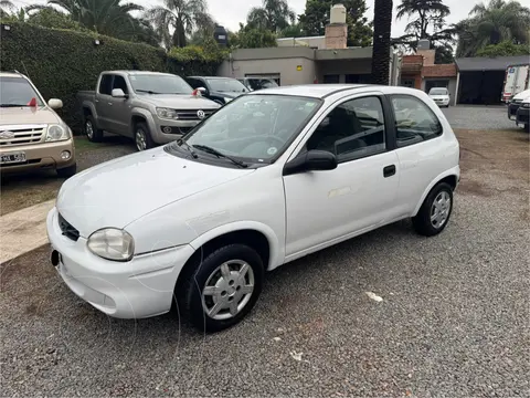 Chevrolet Corsa Classic 3P 1.4 Base usado (2009) color Blanco precio $6.351.000