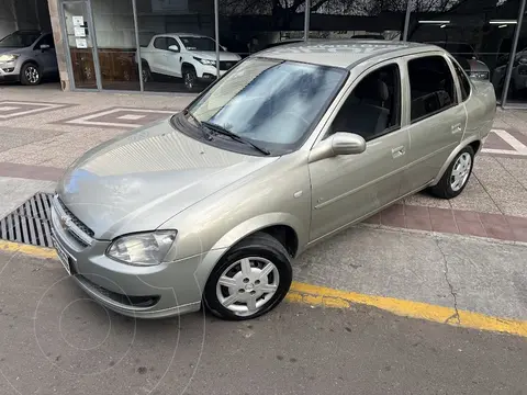 Chevrolet Corsa Classic 4P 1.4 GLS usado (2010) color Bronce financiado en cuotas(anticipo $3.500.000)