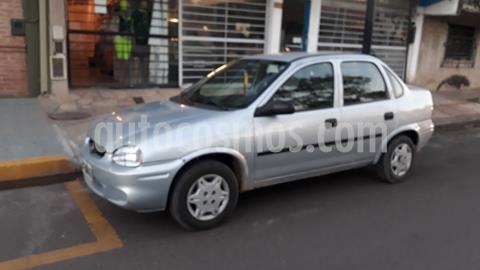 foto Chevrolet Corsa Classic 4P 1.6 usado (2008) color Plata precio $388.000