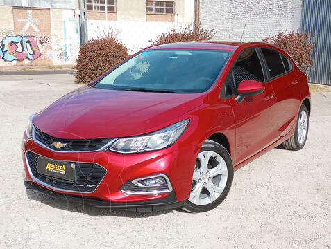 Chevrolet Cruze 5 LT usado (2017) color Rojo financiado en cuotas(anticipo $2.700.000)