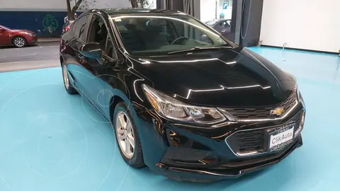 Chevrolet Cruze LS Aut usado (2018) color Negro precio $210,000