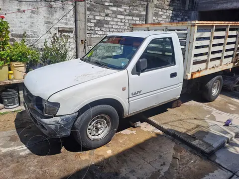 Chevrolet Luv Estacas usado (2002) color Blanco precio $70,000