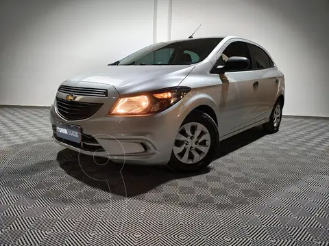 Chevrolet Onix Joy LS usado (2019) color Plata precio $17.800.000