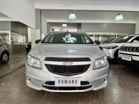 Chevrolet Onix Joy LS usado (2018) color Plata precio $15.000.000