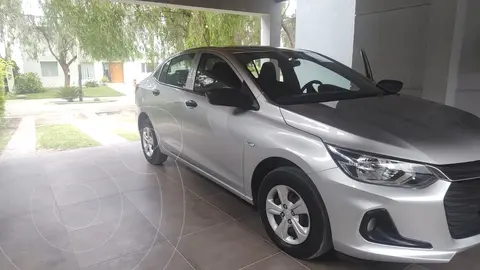 Chevrolet Onix Plus 1.2 LT usado (2020) color Plata precio $16.800.000