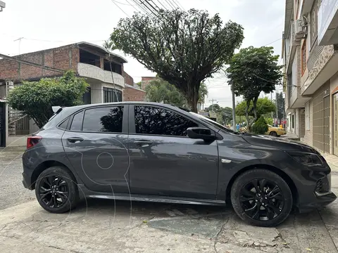 Chevrolet Onix Turbo RS 1.0L RS usado (2025) color Gris precio $73.500.000