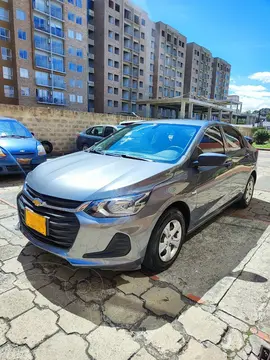 Chevrolet Onix Turbo Sedan 1.0L LT usado (2021) color Gris precio $52.000.000