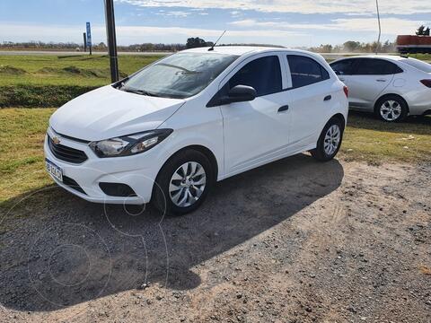 Chevrolet Onix LT usado (2017) color Blanco precio $2.300.000