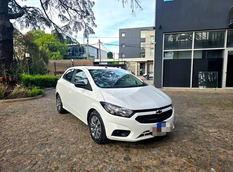 Chevrolet Onix 1.0 LTZ usado (2024) color Blanco financiado en cuotas(anticipo $10.000.000 cuotas desde $350.000)