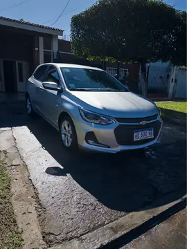 Chevrolet Onix 1.0T Premier Aut usado (2020) color Gris precio $22.000.000
