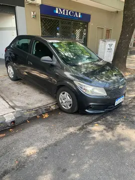 Chevrolet Onix LT usado (2018) color Gris financiado en cuotas(anticipo $6.500.000 cuotas desde $335.000)