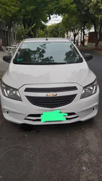Chevrolet Onix LT usado (2015) color Blanco Summit precio u$s9.000