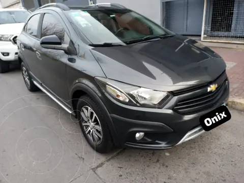 Chevrolet Onix Activ usado (2017) color Gris Oscuro precio $14.000.000