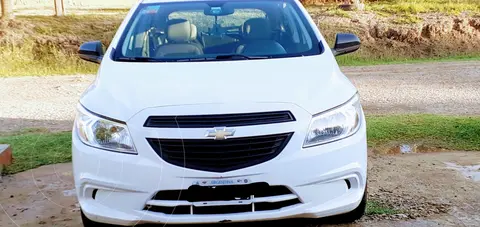 foto Chevrolet Onix LT usado (2016) color Blanco precio $3.000.000