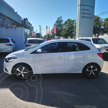 foto Chevrolet Onix LTZ usado (2017) color Blanco Summit precio $3.090.000