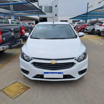 Chevrolet Onix LT usado (2019) color Blanco financiado en cuotas(anticipo $1.742.400 cuotas desde $107.027)