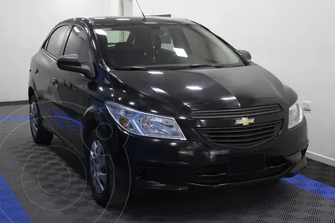 Chevrolet Onix LT usado (2016) color Negro financiado en cuotas(anticipo $1.230.000)