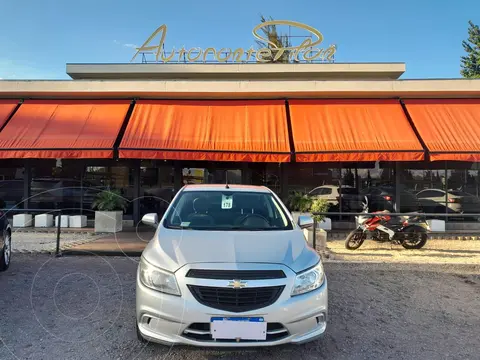 foto Chevrolet Onix ONIX 1.4 LT usado (2016) color Gris precio $3.200.000