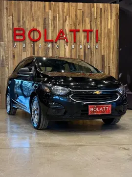 Chevrolet Onix ONIX 1.4 LT                   L/17 usado (2017) color Negro precio $15.000.000