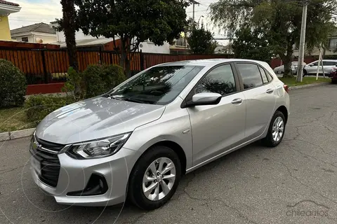 Chevrolet Onix 1.0T LTZ R usado (2022) color Plata precio $9.300.000