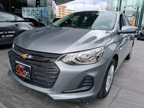 Chevrolet Onix LS Aut usado (2024) color Gris financiado en mensualidades(enganche $99,462 mensualidades desde $7,606)