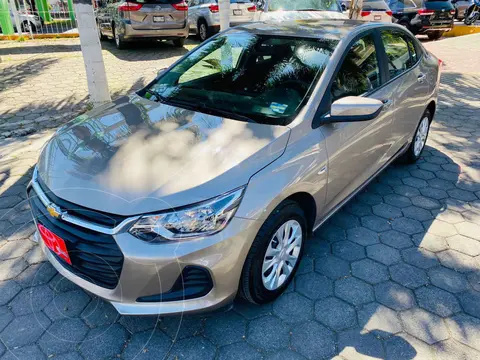 Chevrolet Onix LS usado (2023) color Dorado precio $246,000