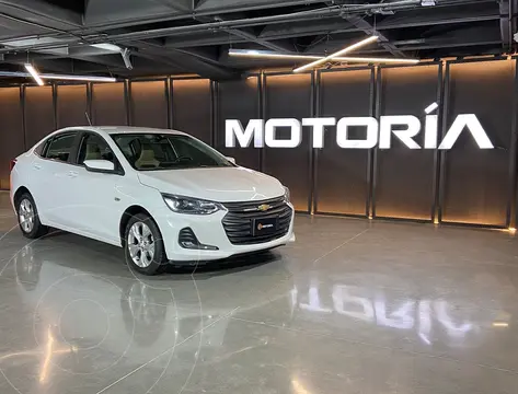 Chevrolet Onix Premier Aut usado (2022) color Blanco financiado en mensualidades(enganche $65,800 mensualidades desde $4,957)